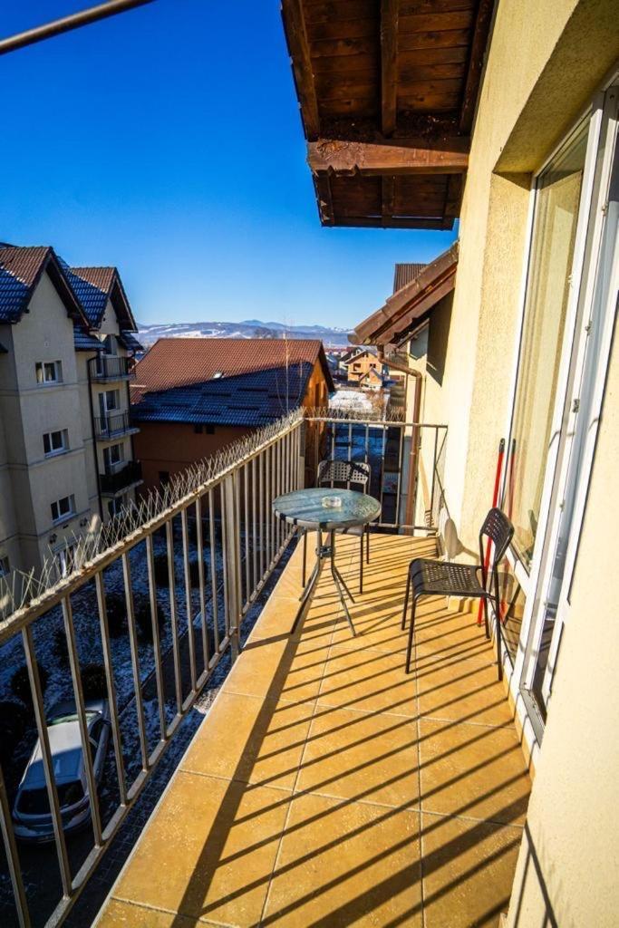 N & G Apartments Rîşnov Eksteriør bilde